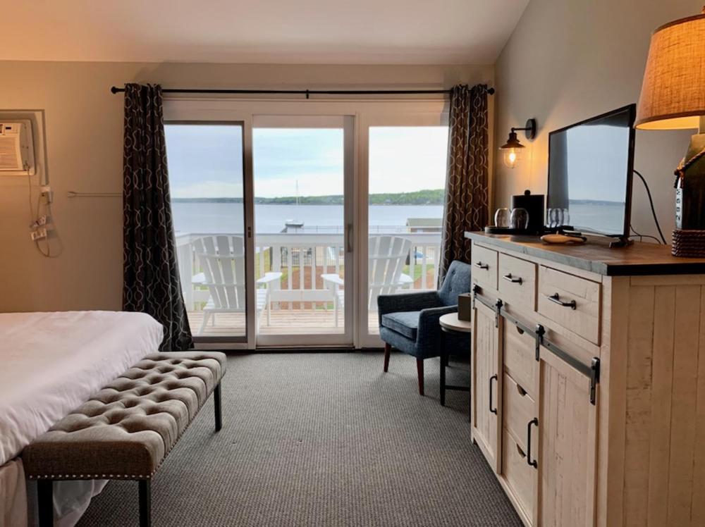 Standard Queen Room with Two Queen Beds interior